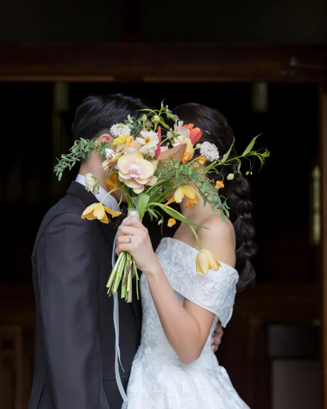 洋装でも和装でも似合うブーケ💐
どのシーンでも存在感があります✨
そして、お二人の雰囲気にとても似合っておりますね☺️
#関学
#kg
#ウェディング
#白無垢
#結婚式
#ブーケ
@kwangakukaikan_wedding