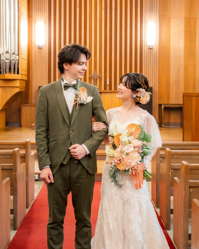 素敵なお二人の結婚式💒
✳︎
新郎様のタキシード、新婦様のドレスには
お二人の拘りが詰まっており
お花が好きな新婦様はブーケにも拘りを💐
ベット装花とお揃いで素敵です💓

#kg
#ウェディング
#関学
#結婚式
#挙式
#神戸市