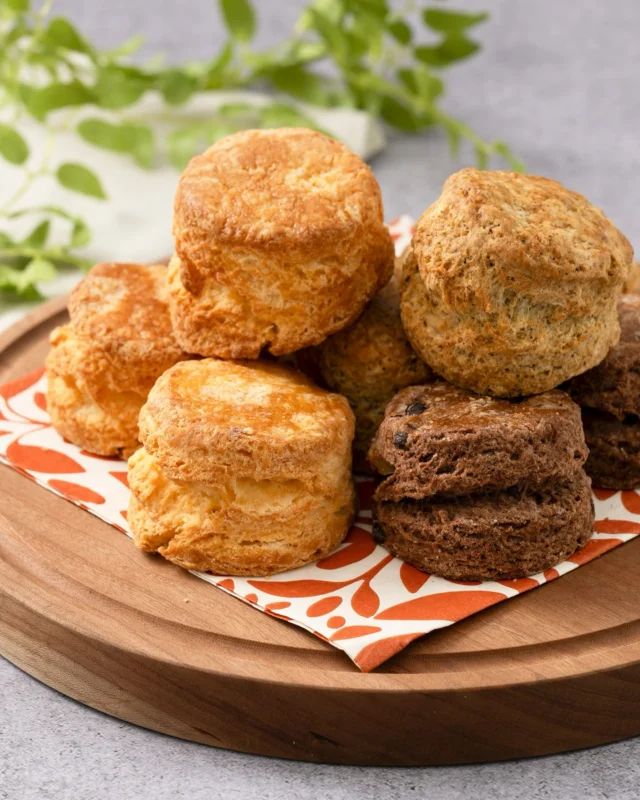 お持ち帰りアイテムが増えました！
アフタヌーンティーで提供している人気のスコーン、
3種フレーバーをご用意しています。
翌日の朝食や おやつにどうぞ。
 
 
#レストランポプラ