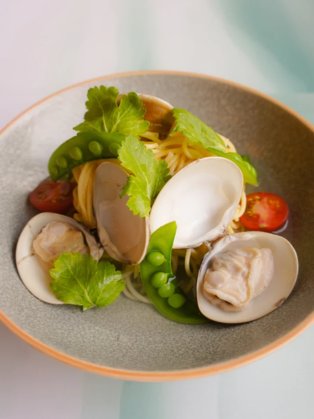 今季のパスタランチは、ハマグリと春野菜のスパゲッティ。
セット内容がプチリニューアルし、ご好評いただいています。
 
サイドディッシュが、サラダ / スープ / パンの中から、お好きな2皿をお選びいただけるようになりましたよ！
 
 
#レストランポプラ